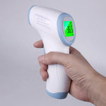 Infrarood thermometer in hand